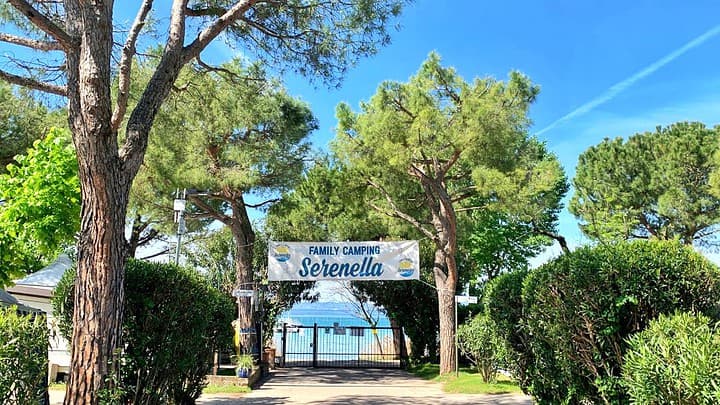 Gardasee Ferienanlage Camping Serenella Gelände