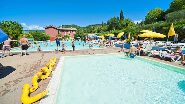 Gardasee Ferienanlage Camping Serenella Schwimmbad